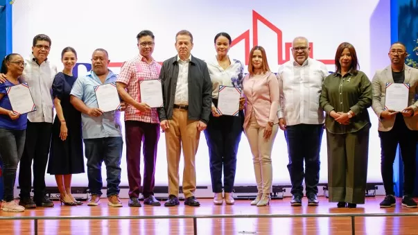 AUTORIDADES EN ENTREGA PRESTAMOS SDE