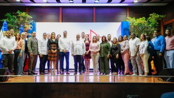 GRUPO DE COLABORADORES DE LA SUCURSAL SDE