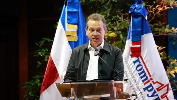 MINISTRO EN ENTREGA CREDITO