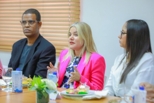 Fotos De Participantes En Lanzamiento