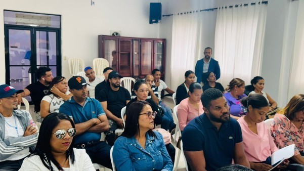 Publico En Capacitacion  En Bonao